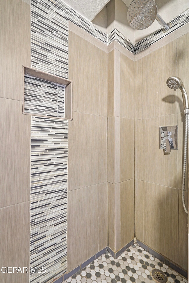 Building Photo - 3225 Fort Blvd