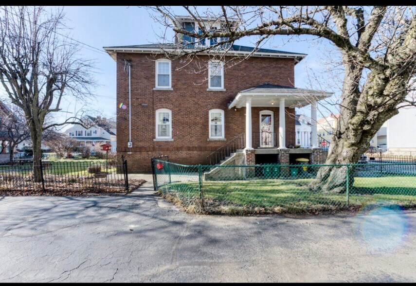 Building Photo - 43 Arthur St