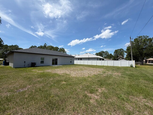 Building Photo - Adorable 3 Bedroom / 2 Bathroom Home in Palm Bay!!