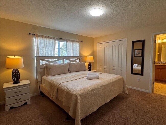 Building Photo - 3075 Beach Palm Ave