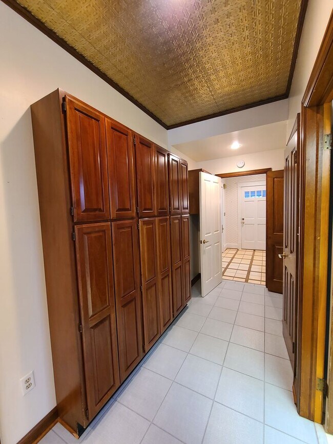 Building Photo - Charming 3-Bedroom, 2-Bathroom Home in South Haven, MI