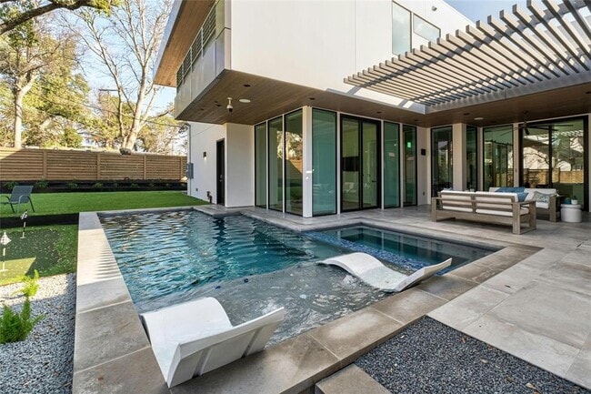 Building Photo - 4811 Timberline Dr