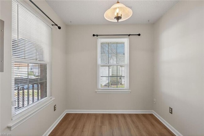 Building Photo - 901 Gas Light Ln