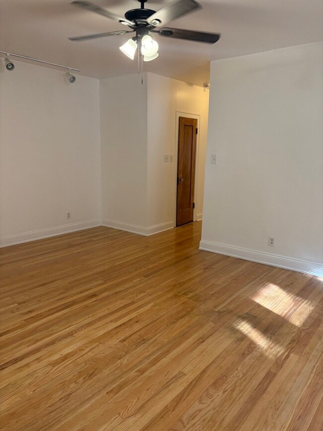Building Photo - 7635 S Yates Blvd