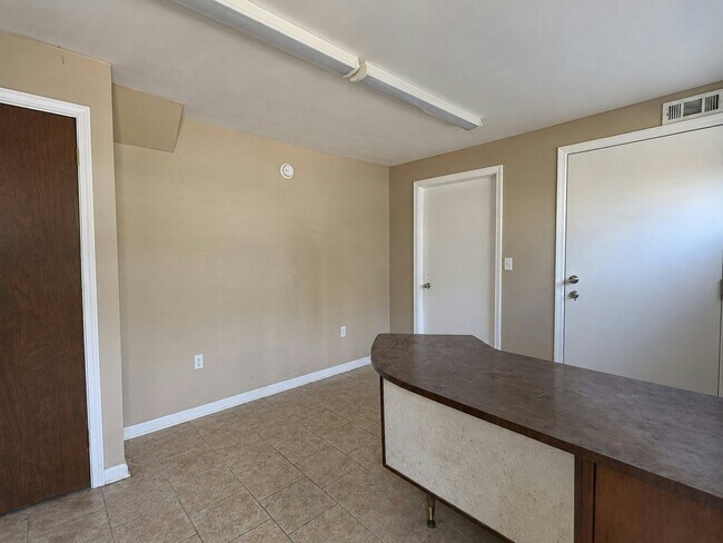 Building Photo - 1439 Wolfe Ln