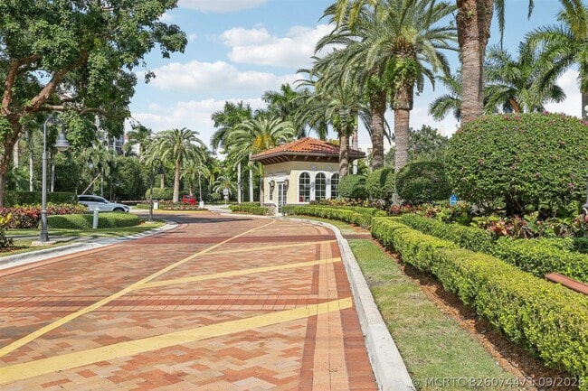 Building Photo - 7153 Promenade Dr