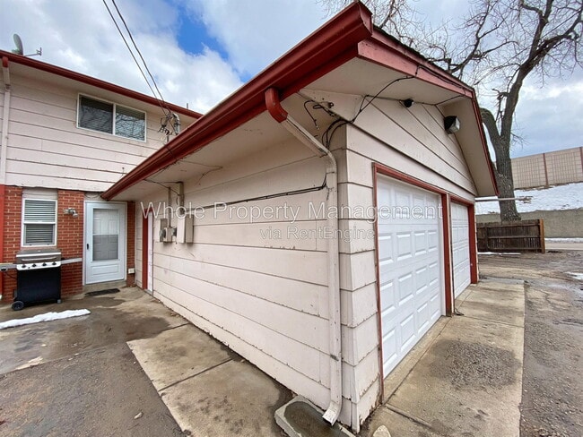 Building Photo - 4815 Flower Ct
