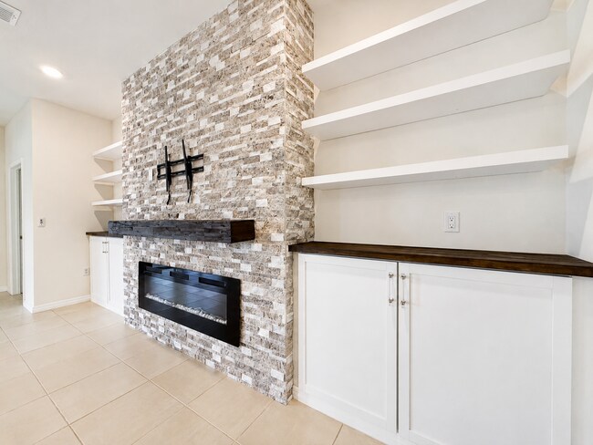 Building Photo - 12544 Shining Willow St