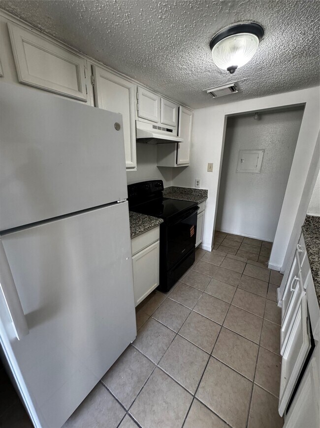 Building Photo - 9536 Pagewood Ln