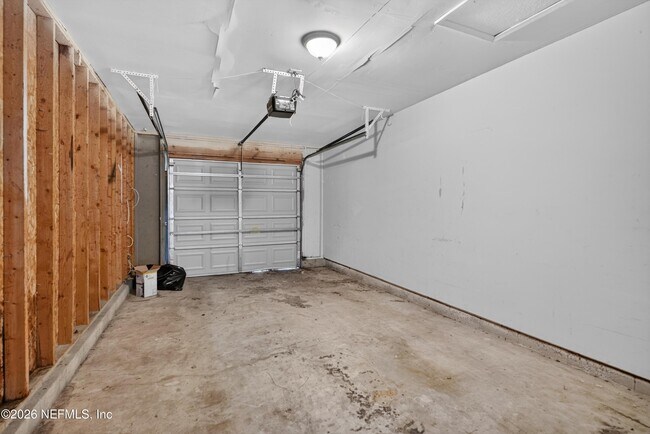 Building Photo - 8010 International Village Dr