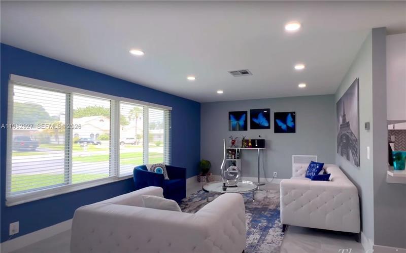 Building Photo - 8275 Shadow Wood Blvd