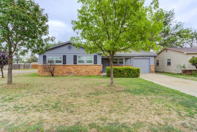 Building Photo - Adorable 4 Bed 2 Bath In Maxey Park!