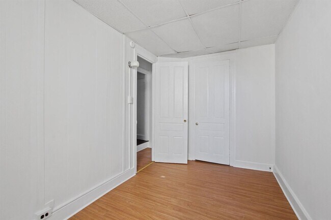 Building Photo - Spacious 5 Bedroom, 1 Bath Home!