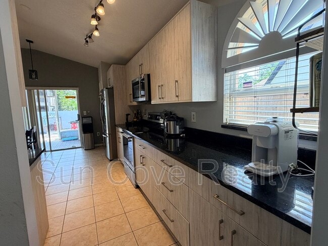 Building Photo - 8833 Cypress Hammock Dr