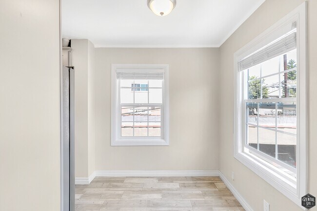 Building Photo - 8613 1/4 W. Olympic Blvd-