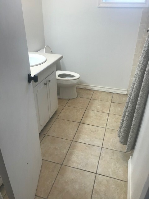 Guest Bathroom - 326 W Concho Ave