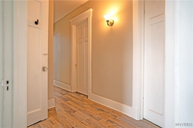 Building Photo - 1133 Hertel Ave