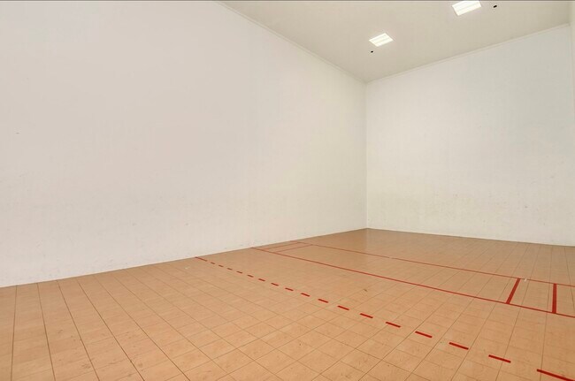Racquetball court - 31407 Taylor Ln