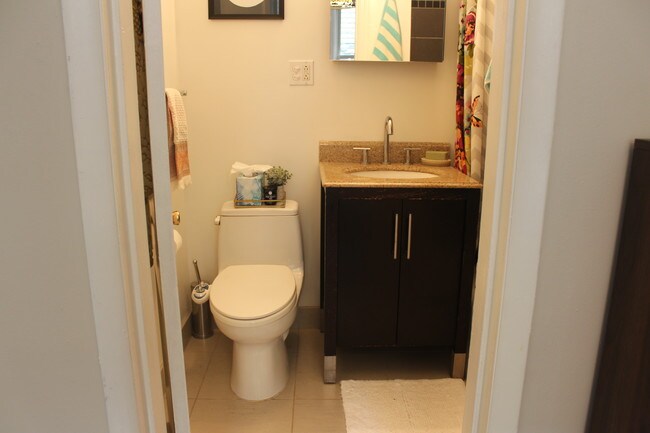 Bathroom - 2010 Kalorama Rd NW