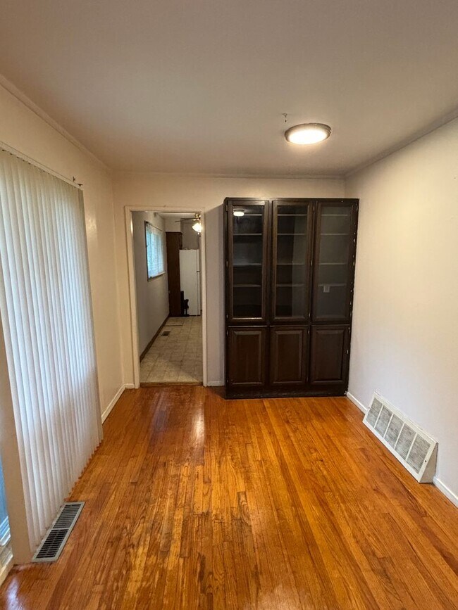 Building Photo - 4108 S Park Dr