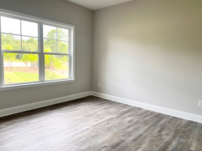 Building Photo - 8024 English Ivy Ct