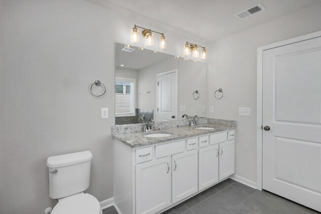 Building Photo - Sophisticated Like-New 4-Bedroom Home with Designer Finishes & Fenced Backyard!