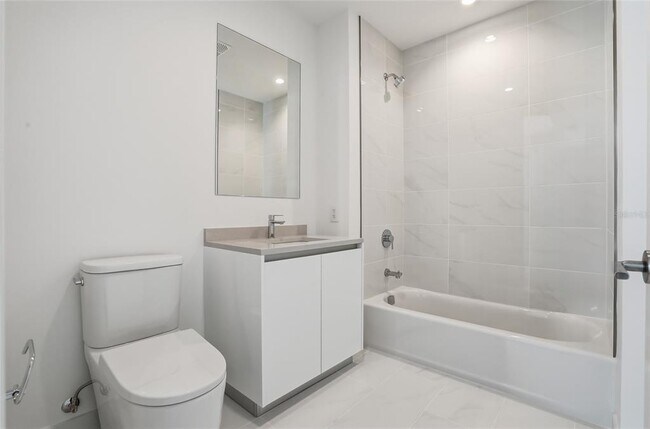 Building Photo - 400 Central Ave