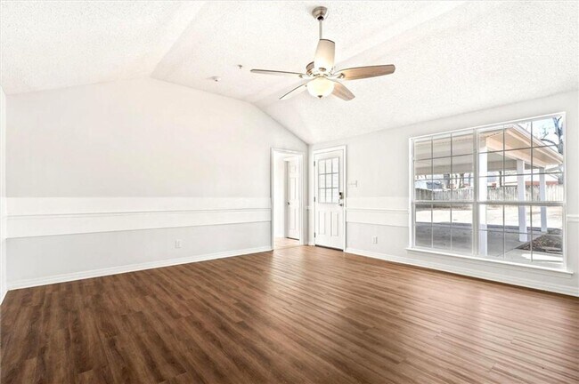 Building Photo - 1240 Lynchburg Ct