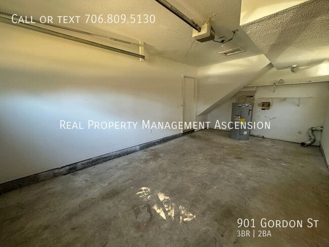 Building Photo - 901 Gordon St