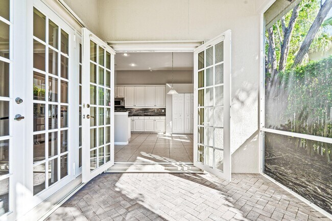 Building Photo - 1366 Crossbill Ct