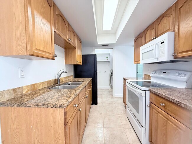 Building Photo - 3364 Jefferson St