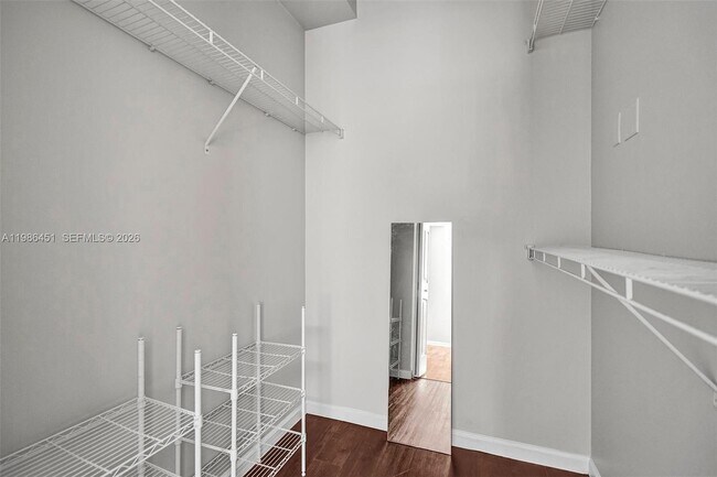 Building Photo - 17150 N Bay Rd