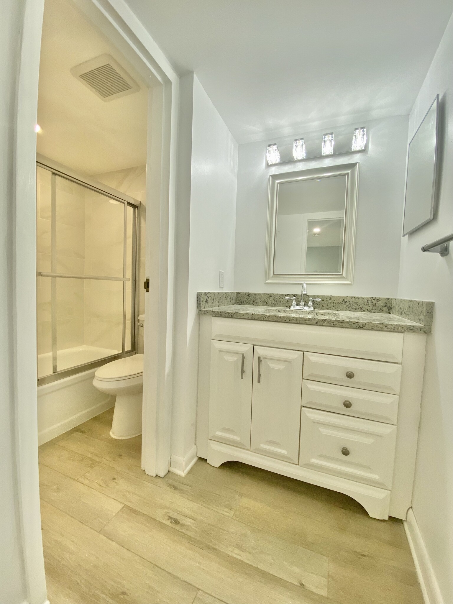 Bathroom / Granite - 200 Waterway Dr S