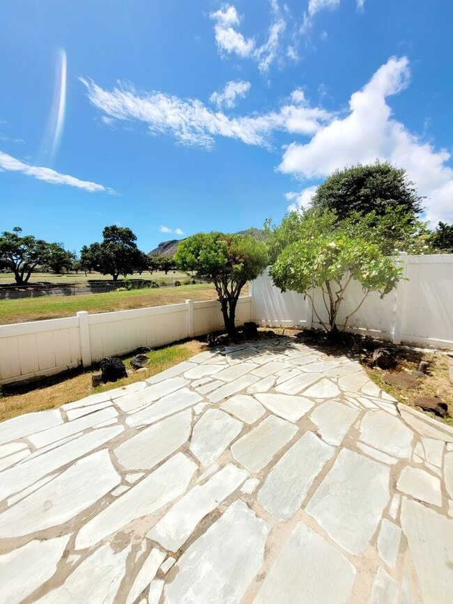 Building Photo - AVAILABLE | Hawaii Kai: 3 Bedroom,2.5 Bathroom Townhome w/AC & Attached Garage |  | Features: In ...