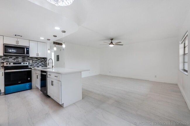 Building Photo - 108 Normandy Ln
