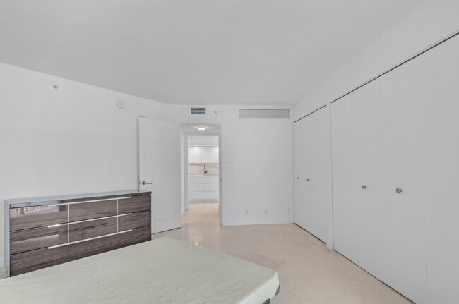 Building Photo - 3000 N Ocean Dr