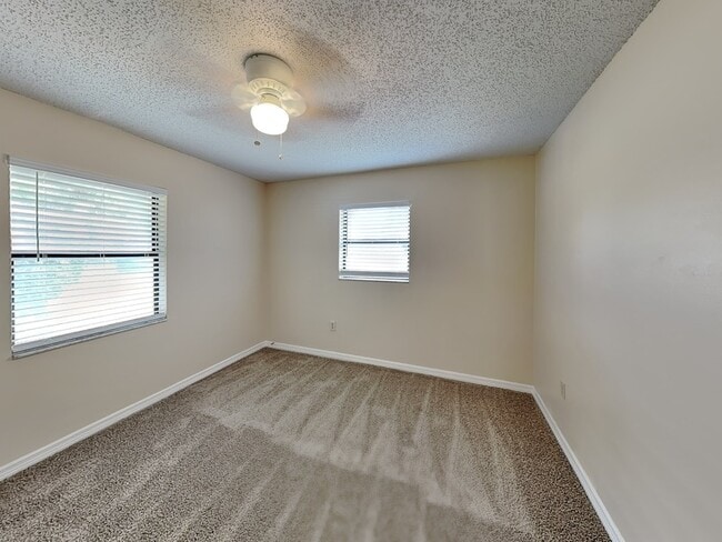 Building Photo - 32718 Blossom Ln