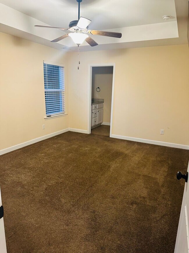 Building Photo - Spacious 4BR Home on 1.98 Acres with Modern Finishes in Tupelo Hills