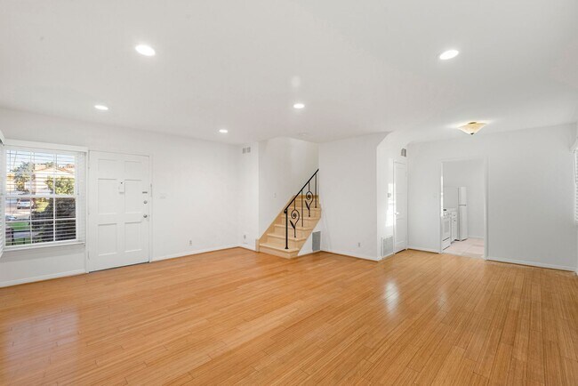 Building Photo - 1209 Orange Grove Ave