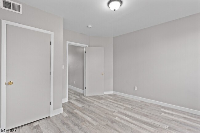 Building Photo - 23 Monroe St