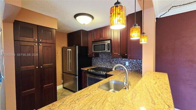 Building Photo - 202 Foxtail Dr
