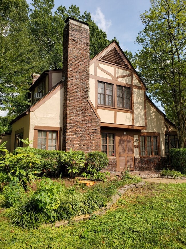Building Photo - 750 N Auburndale St