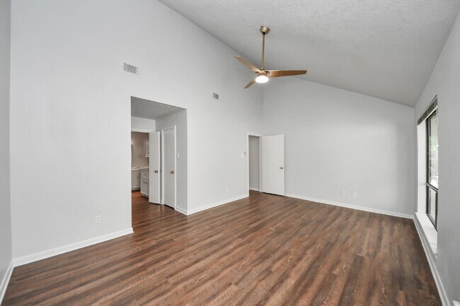 Building Photo - Freshly Remodeled Sugar Land Home with a Garden That Came Ready to Show Off