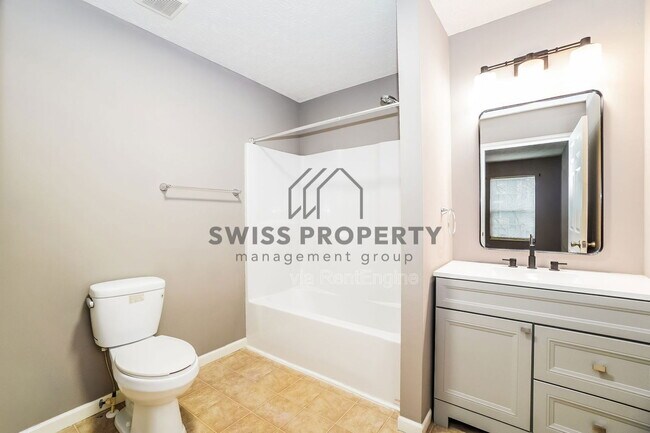 Building Photo - 673 Gilbert St