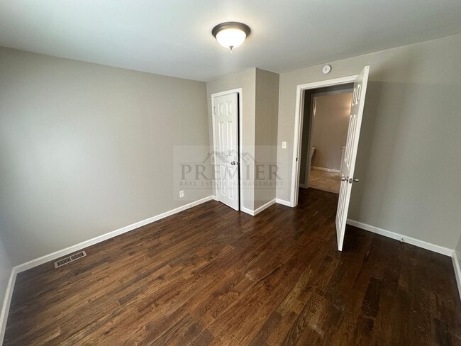 Building Photo - 3 bedroom / 1 bath home for rent -5519 Lydia KC MO- rent 999 - FALL MOVE IN SPECIAL $200 OFF FIRS...