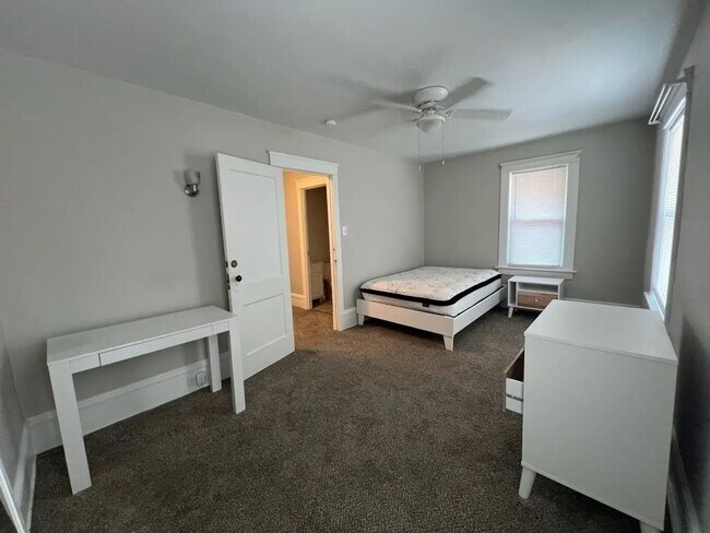 Building Photo - 357w9th