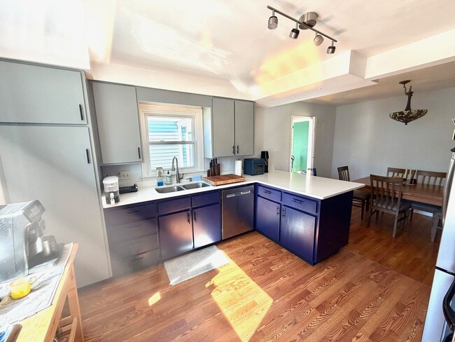 Building Photo - Now Leasing! Charming Home in One of Madison’s Best Neighborhoods