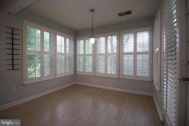 Building Photo - 7500 Calderon Ct