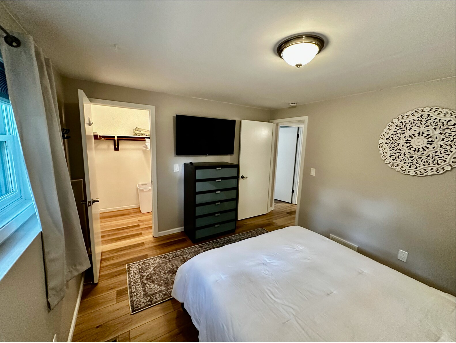 Building Photo - 5801 Williamsburg Way