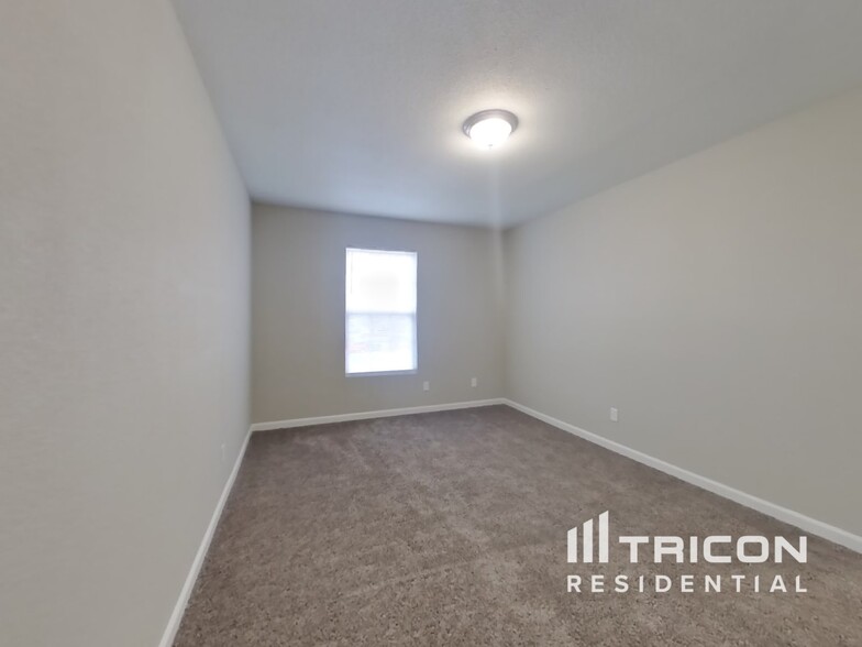Building Photo - 3032 W Longbranch Dr